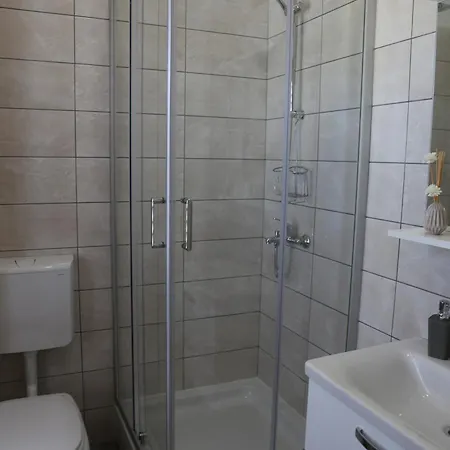 Coosy Rooms Katarina Guest house